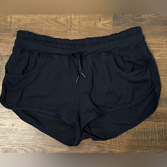 Lululemon Athletica Black Athletic Shorts Lightweight - Picture 1 of 3